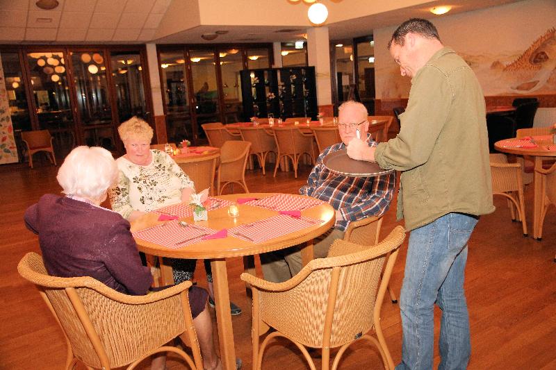 3-12-18 het restaurant en de keuken is vandaag geopend in de ijsselburgh er waren ongeveer 35 mensen die gegeten hebben in de ijsseburgh