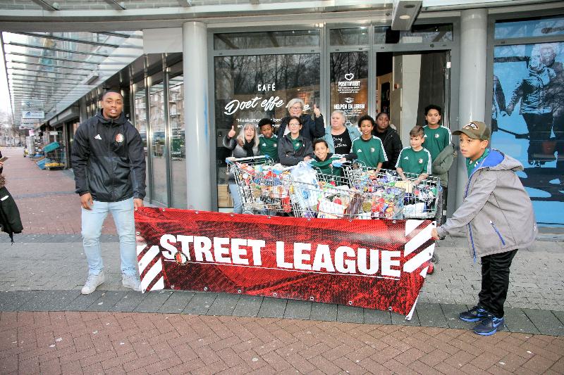 | 08-12-18 het streetleaque team fc de reij gaat van 14uur-15uur bij hoogvliet proberen om boodschappen te verzamelen 