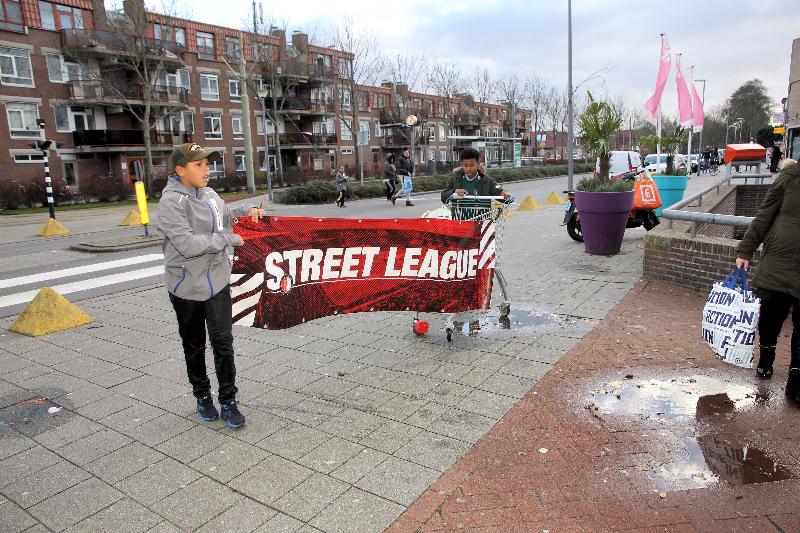 08-12-18 het streetleaque team fc de reij gaat van 14uur-15uur bij hoogvliet proberen om boodschappen te verzamelen