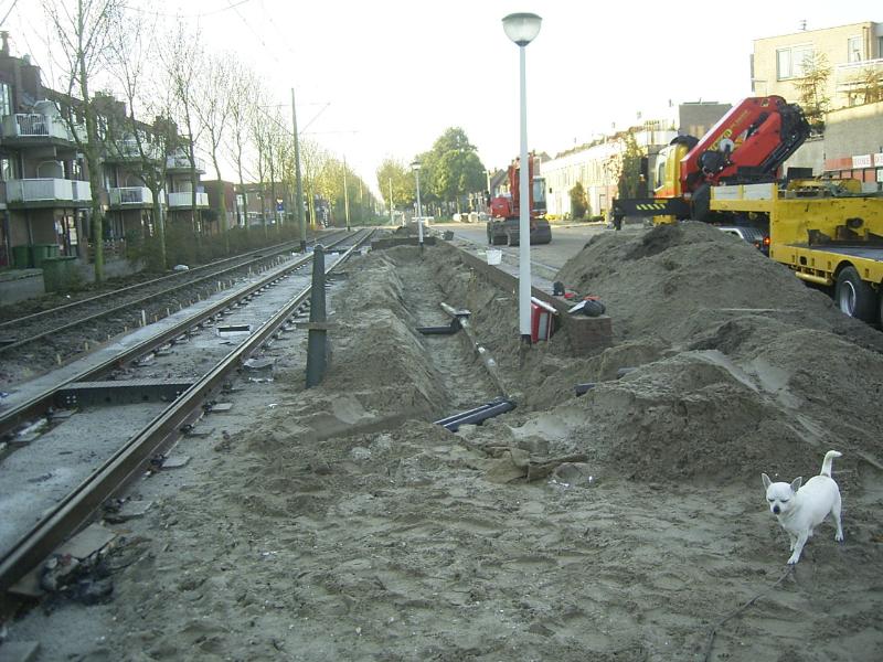 29-10-2004 de tramhalte naar de stad aan de rhijnauwensingel is nu ook helemaal weg.