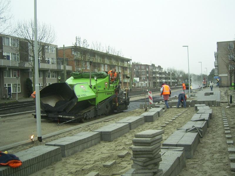 29-11-2004 het asfalteren van de noord/zuid verbinding.