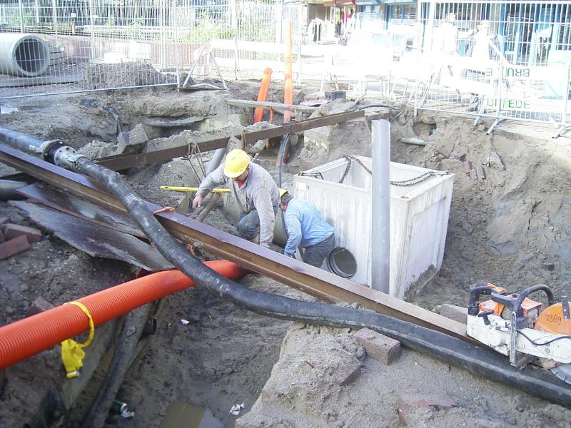 24-09-2004 de kolk is aangesloten op de riolering.