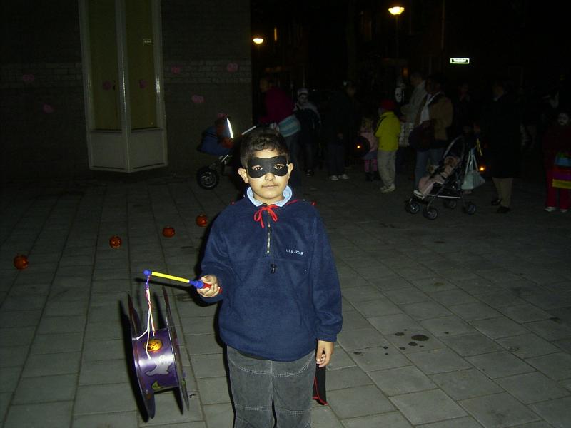 31-10-2004 halloween in de twickelerf voor de kleine kinderen.