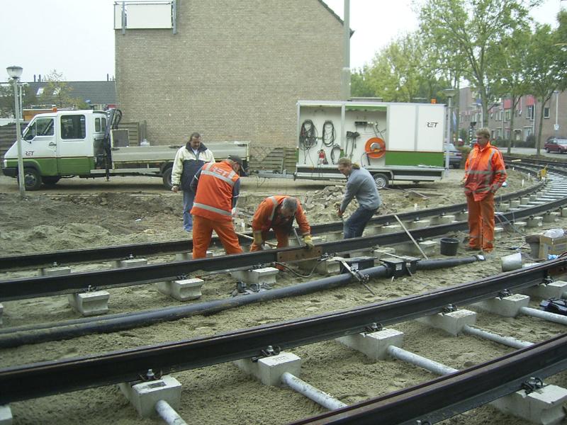 17-10-2004 het stellen van de tramrails.