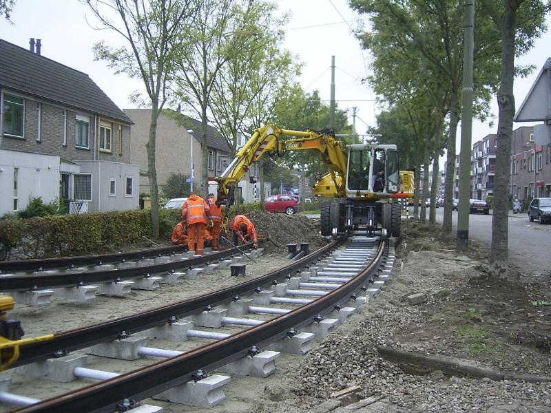 16-10-2004 het vastkoppelen van de tramrails.