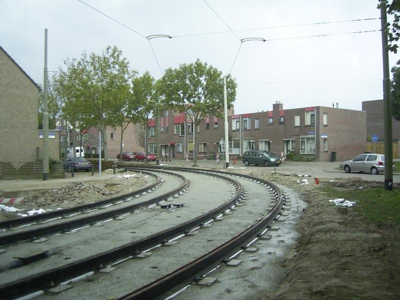 17-10-2004 dit gedeelte van de trambaan is klaar met het beton storten .