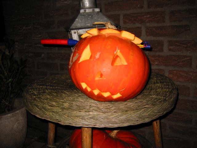 31-10-2005 halloween houderingeweg/tongelaarweg/geulenstraat.