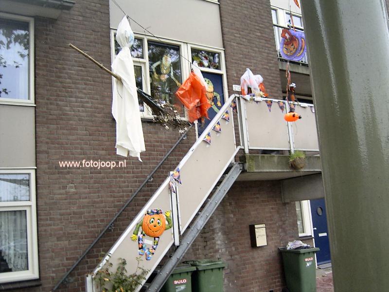 19-10-2005 halloween versiering aan de rhijnauwensingel