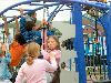 Op dinsdag 9 oktober 2007 wordt een schoolsportplein in beverwaard geopend op de dependance rk regenboogschool