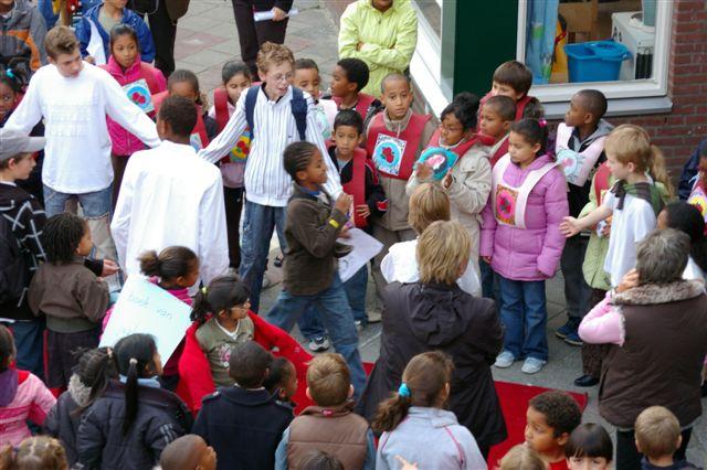 12-10-2007 afsluiting kinderboekenweek cultuurprijs op de rk regenboogschool beverwaard