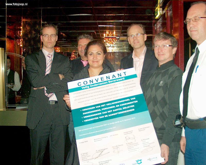 06-12-2007 ondertekening convenant veilig ondernemen winkelcentrum beverwaard