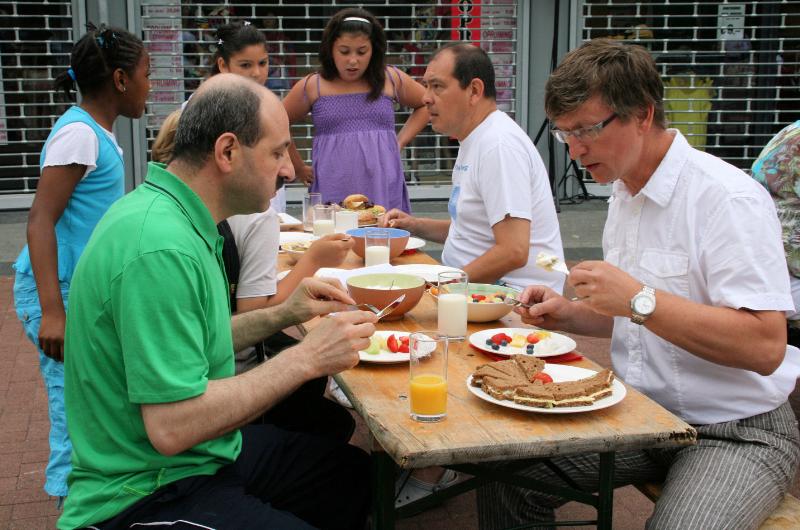 01-07-2009 ondernemersontbijt in het winkelcentrum beverwaard