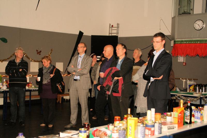 kerstactie 10-12-2012 inzameling etens waren voor de armsten bvb groep start in de focus beverwaard 