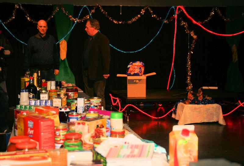 kerstactie 10-12-2012 inzameling etens waren voor de armsten bvb groep start in de focus beverwaard 