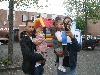 30-05-2015 opzoomeren molencatensingel op parkeer plaatsen achter het huis diverse spellen voor kinderen bvb krijten-plak tato