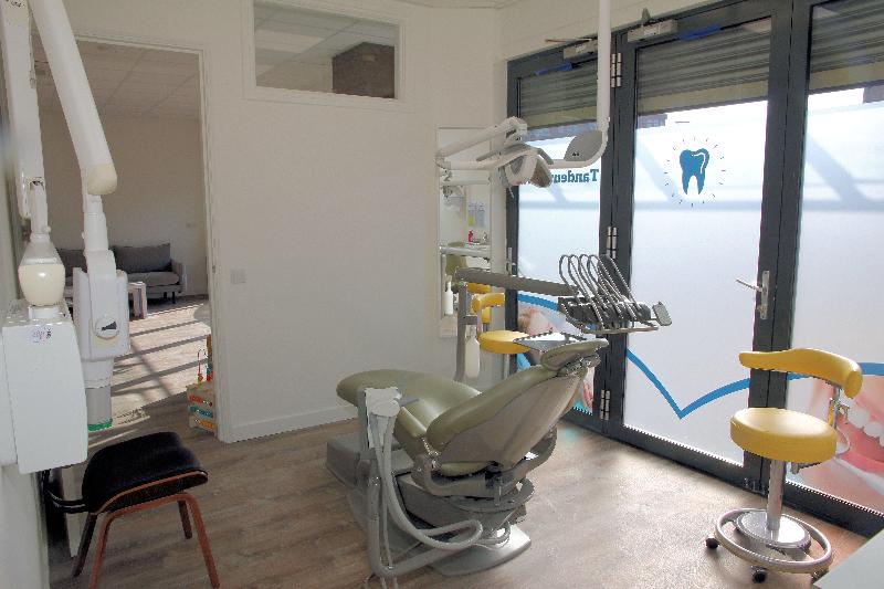| 5-4-19 nieuwe tandartsen praktijk open in het winkelcentrum beveverwaard 
 
