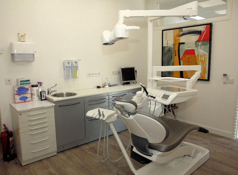 | 5-4-19 nieuwe tandartsen praktijk open in het winkelcentrum beveverwaard 
 
