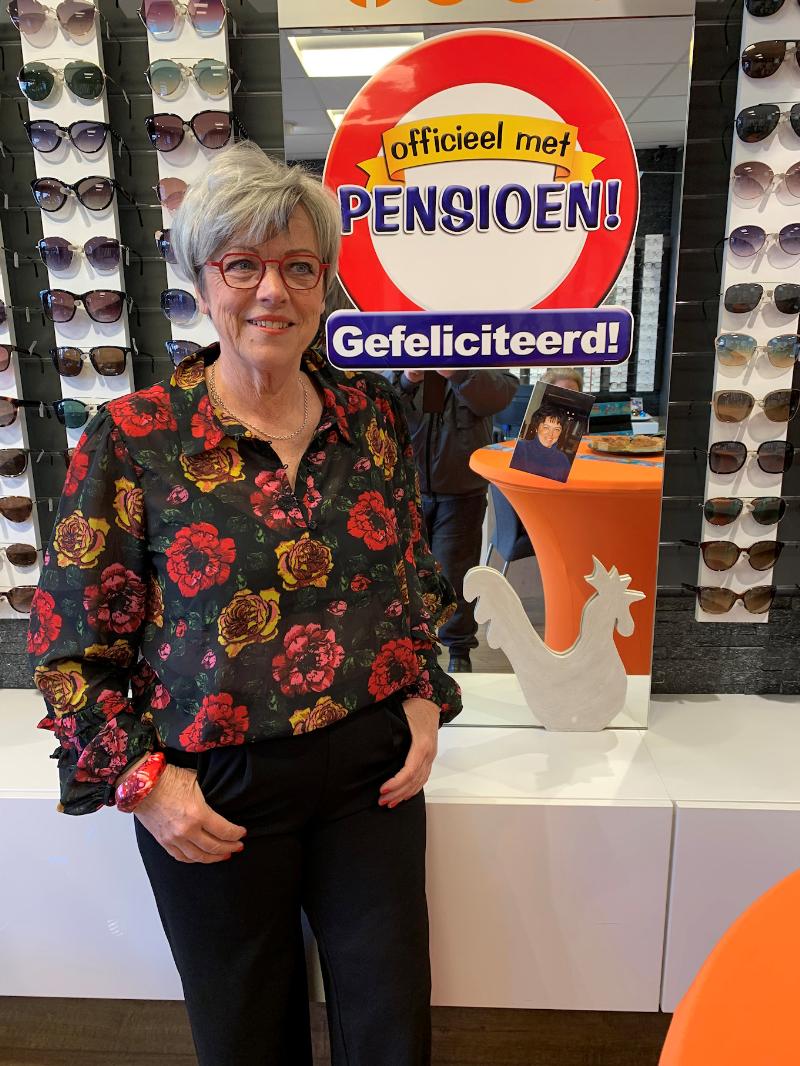 | 9-4-22 Ineke Pensioen na 38 jaar dienst verband bij schouwenburg optiek.  