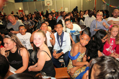 Foto 60 uit RegenboogEindFeest