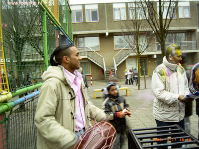 Foto 149 uit holi feest 2006 b.w