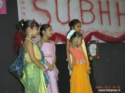 Foto 118 uit holi feest 2006 b.w