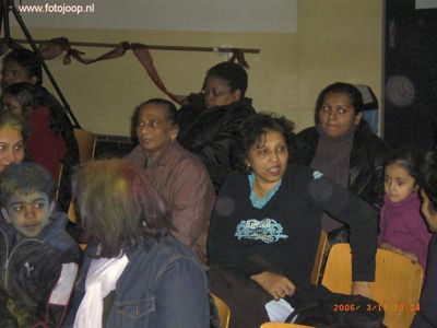 Foto 117 uit holi feest 2006 b.w