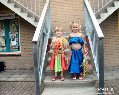 Foto 106 uit carnaval 2006 b.w