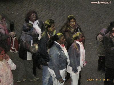 Foto 108 uit holi feest 2006 b.w