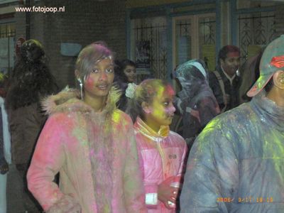 Foto 102 uit holi feest 2006 b.w