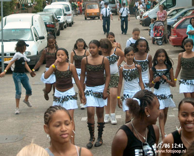 Foto 129 uit carnaval 2006 b.w