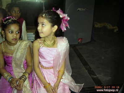 Foto 16 uit holi feest 2006 b.w