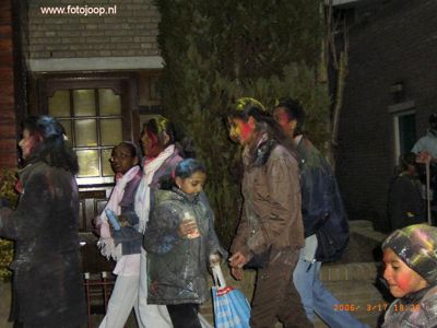 Foto 131 uit holi feest 2006 b.w
