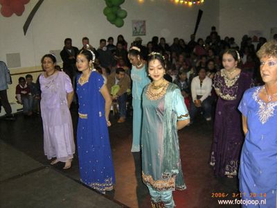 Foto 19 uit holi feest 2006 b.w