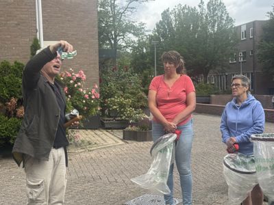 Foto 16 uit X-  Opruimactie Vrijwilligers Beverwaard 13-6-26