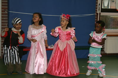 Foto 116 uit RKregenboogcarnaval