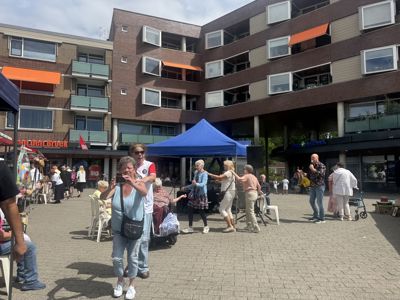 Foto 32 uit X-Wijkfeest en Braderie Prinsenplein ijsselmonde geplaatst 4-7-2026 