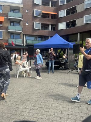 Foto 30 uit X-Wijkfeest en Braderie Prinsenplein ijsselmonde geplaatst 4-7-2026 