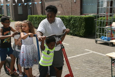 Foto 51 uit Buitenspeeldag08-06