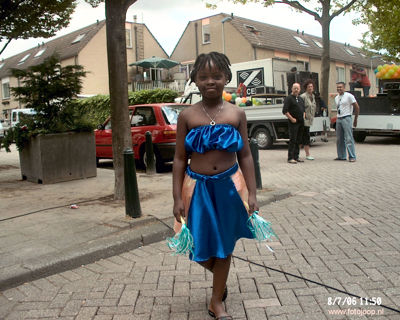 Foto 110 uit carnaval 2006 b.w