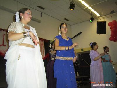 Foto 106 uit holi feest 2006 b.w