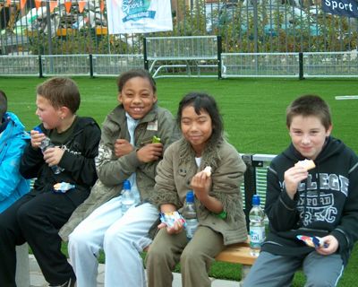 Foto 65 uit schoolsportplein07b.w