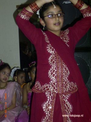 Foto 71 uit holi feest 2006 b.w