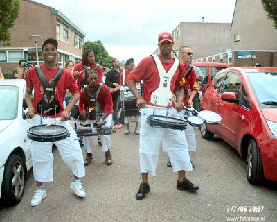 Foto 69 uit carnaval 2006 b.w