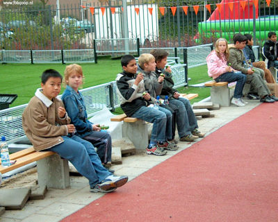 Foto 14 uit schoolsportplein07b.w