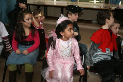 Foto 105 uit RKregenboogcarnaval