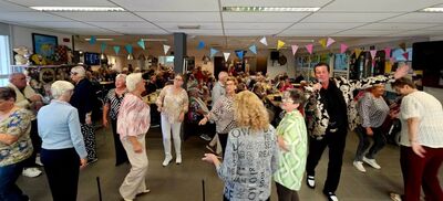 Foto 4 uit Optreden van Johnnie Valentino en Prissilla Ophof bij Usv Vosbergenpad 30 beverwaard en Ton van Galen 80 Jaar 11-10-2026 