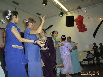 Foto 47 uit holi feest 2006 b.w