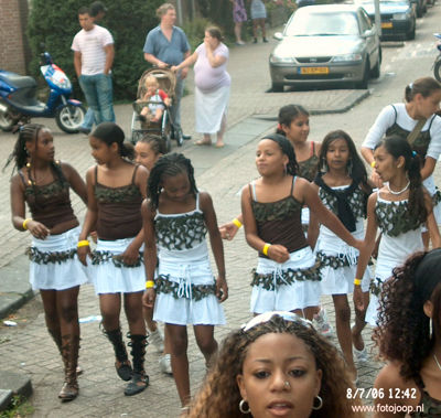 Foto 130 uit carnaval 2006 b.w
