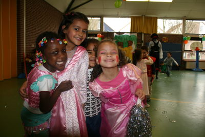 Foto 131 uit RKregenboogcarnaval