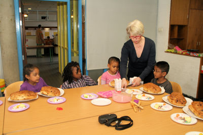 Foto 6 uit PaasBrood Versieren